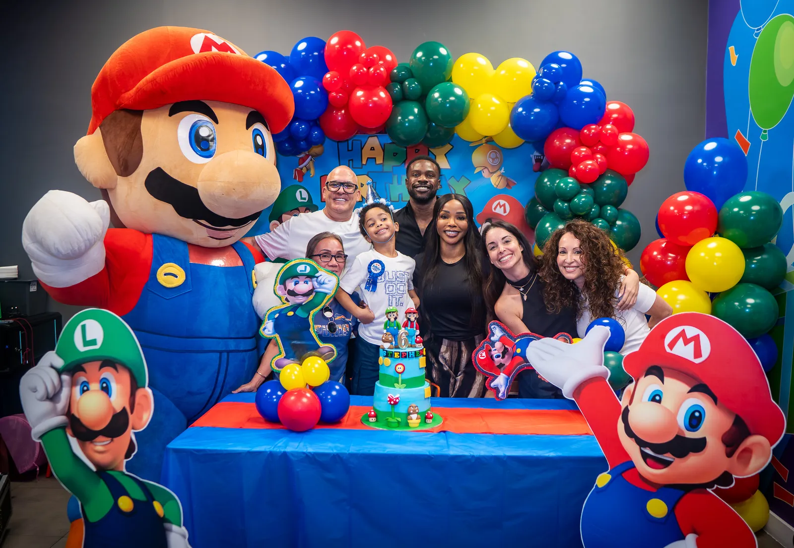 Birthday party with characters at Trampo